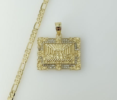 Gold plated figaro chain necklace with diamond cut design and 14K accents.
Gold plated diamond cut figaro chain necklac