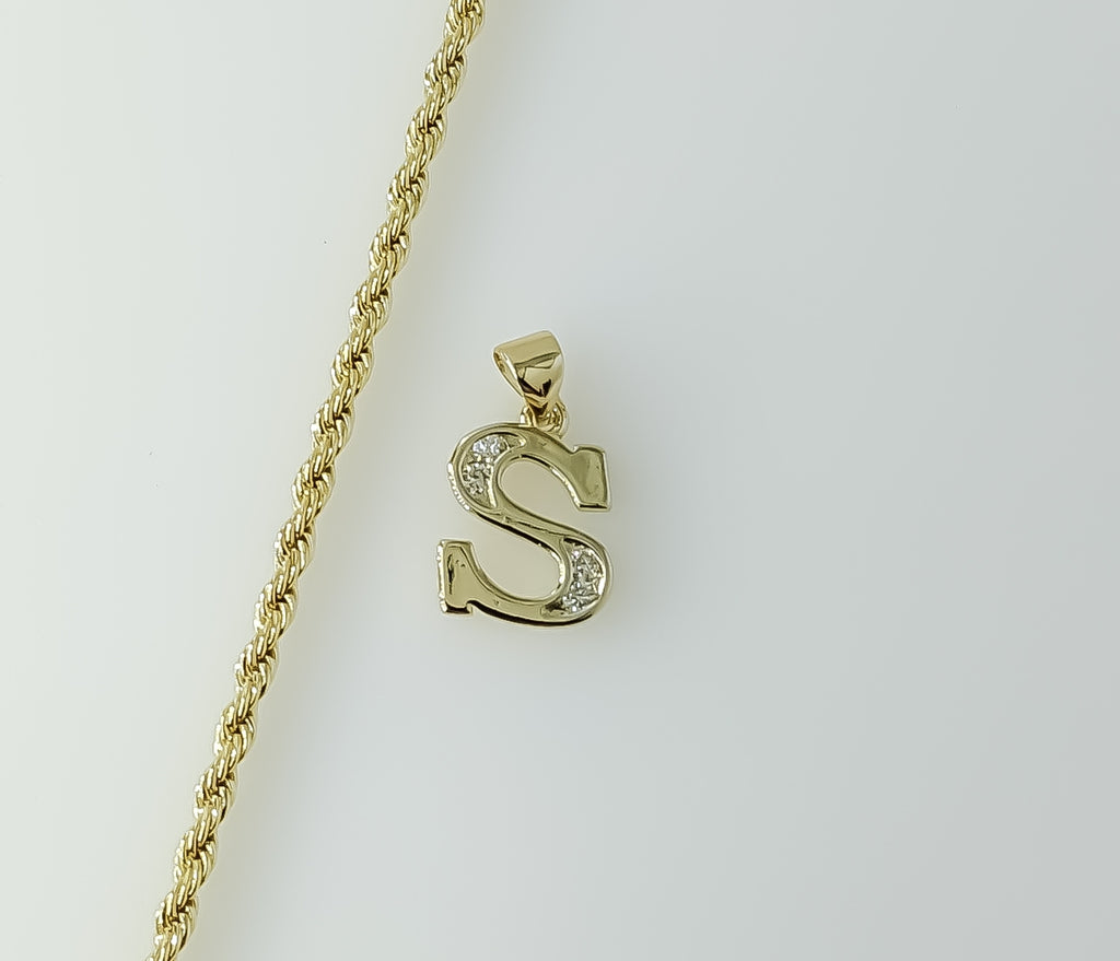 Gold plated dainty rope braided chain necklace with letter S pendant.

Gold plated dainty rope braided chain necklace fe
