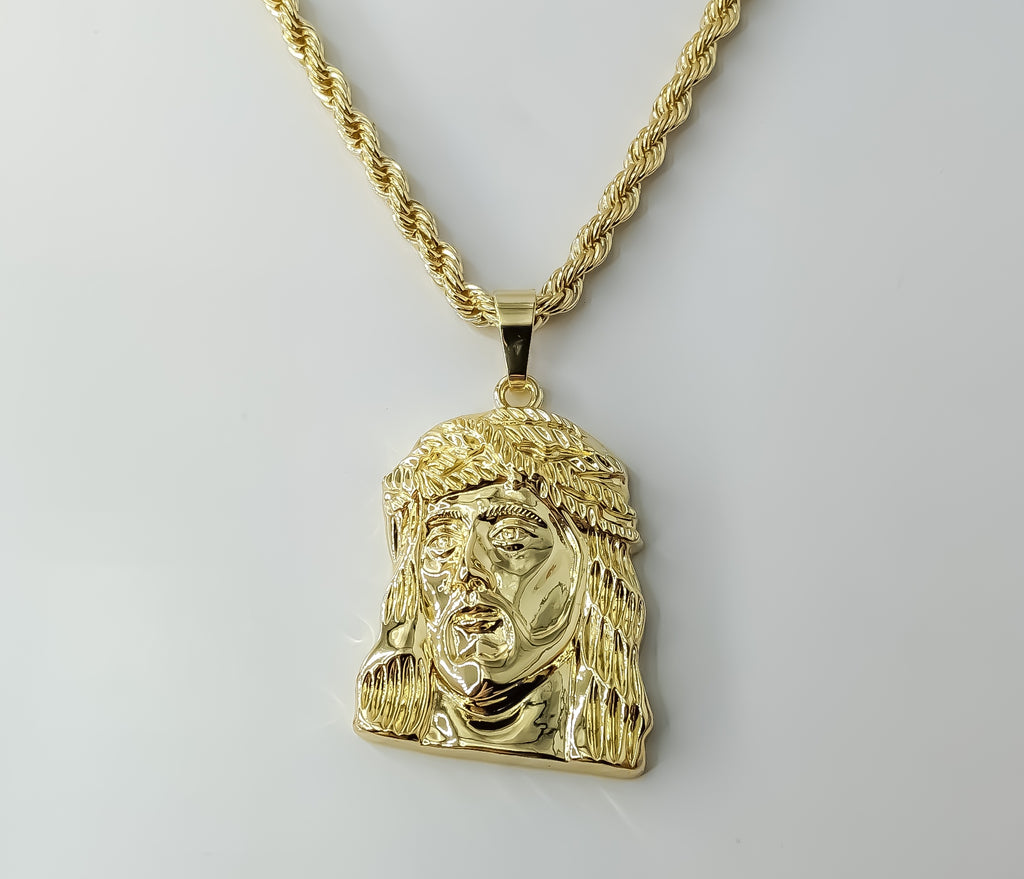 A gold plated braided chain necklace with a 5mm rope detail design.
A gold plated braided rope chain necklace with a 5mm