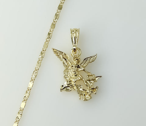 Gold plated solid chain necklace with small star pendant design.
Gold plated small star pendant solid chain necklace wit