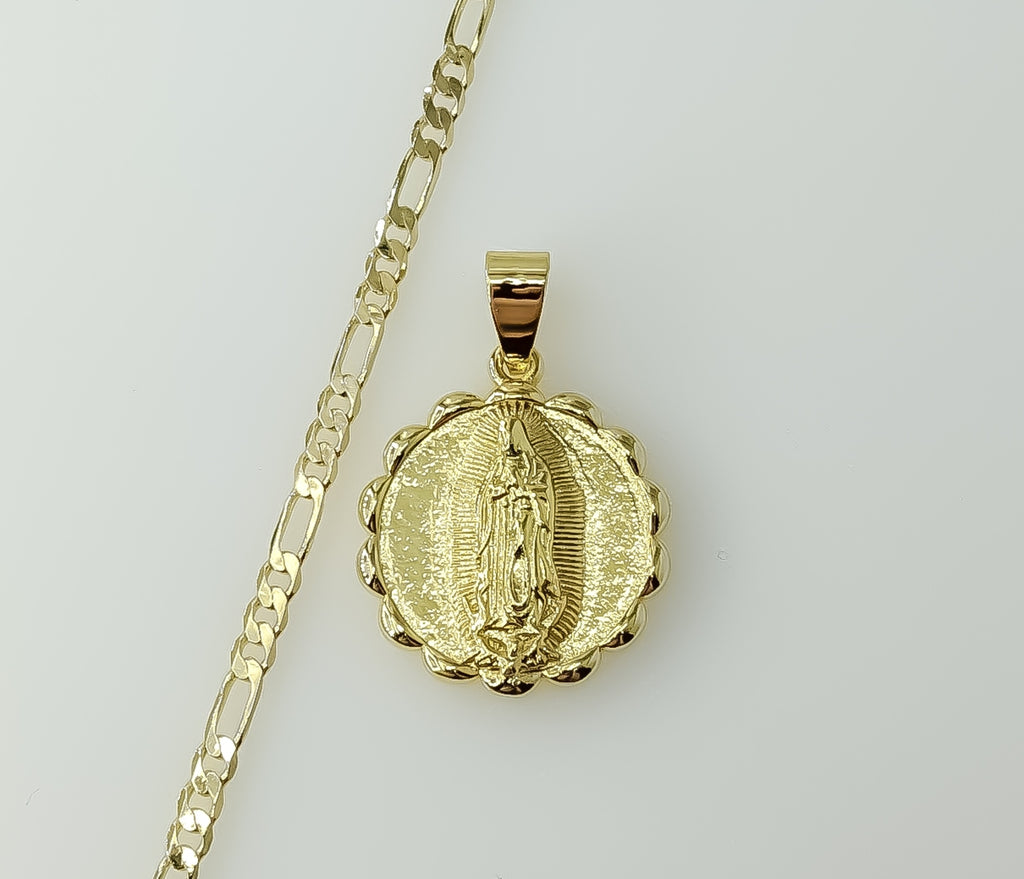 Gold plated Virgin Mary 3mm Figaro chain necklace with delicate filigree details.
Gold plated Virgin Mary Figaro chain