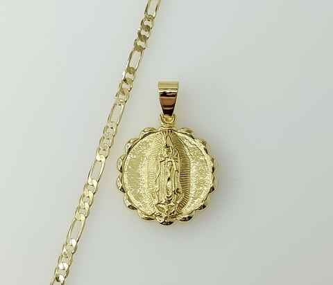 Gold plated Virgin Mary 3mm Figaro chain necklace with delicate filigree details.
Gold plated Virgin Mary Figaro chain
