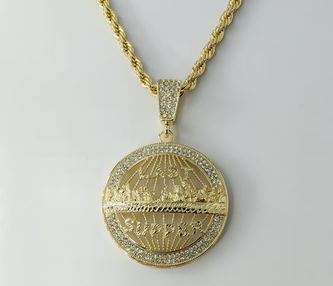 A 5mm braided chain necklace in gold plated rope style with a pendant.