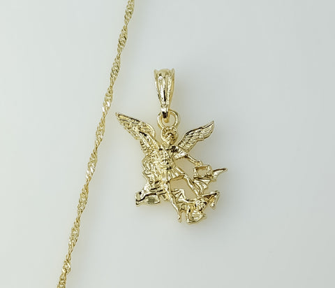 Gold plated 14K twist chain necklace featuring Saint Michael design.

Gold plated 14K twisted chain necklace with Archan