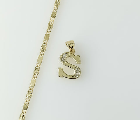 - 2mm star solid chain necklace made from gold-plated metal with a dainty letter S pendant.