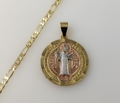 Gold plated Saint Benedict medal pendant on a 4mm figaro chain necklace.

Gold plated figaro chain necklace featuring a