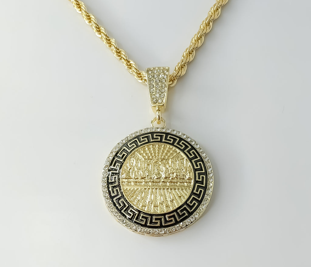 Gold-plated large rope and braided chain necklace with intricate design details.
Gold-plated rope and braided chain neck