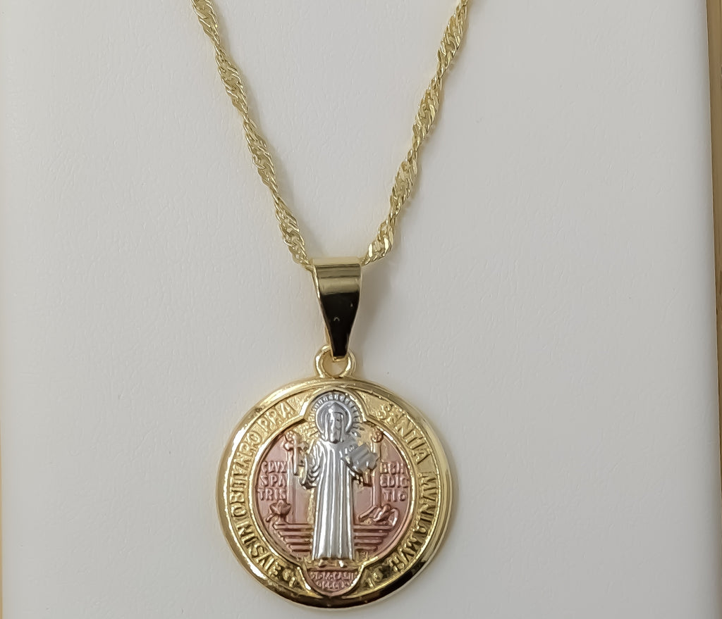 Gold plated 14K twist chain necklace with Saint Benedict medal pendant
Gold plated 14K twisted chain Saint Benedict med